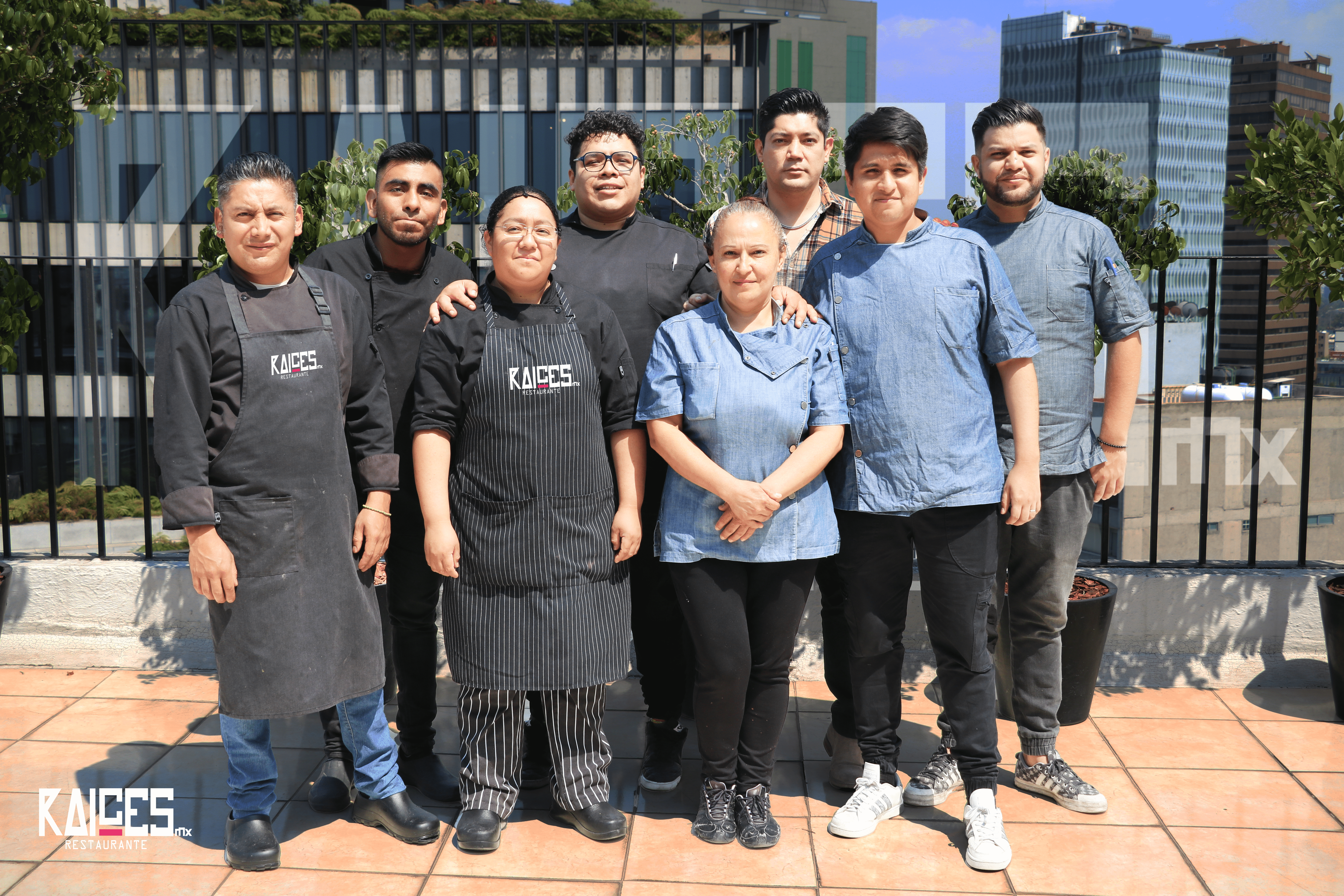 foto del equipo de raices